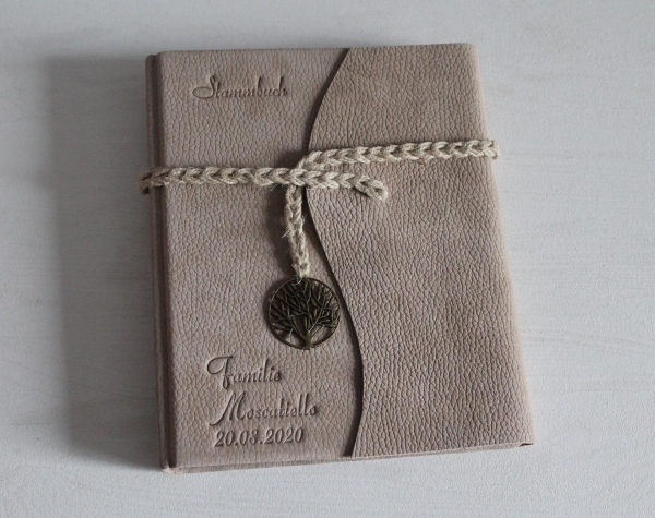 Stammbuch "Baum" aus taupe farbigem Büffelleder, DIN A5